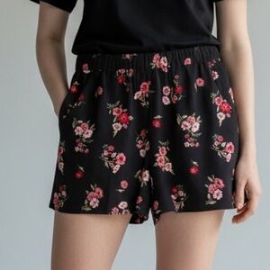 H&M Divided Women’s Black Floral Print Shorts Size 2